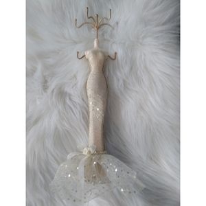 Mannequin jewelry stand